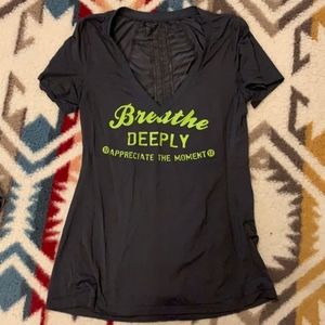 Lululemon V-Neck t-shirt size 6